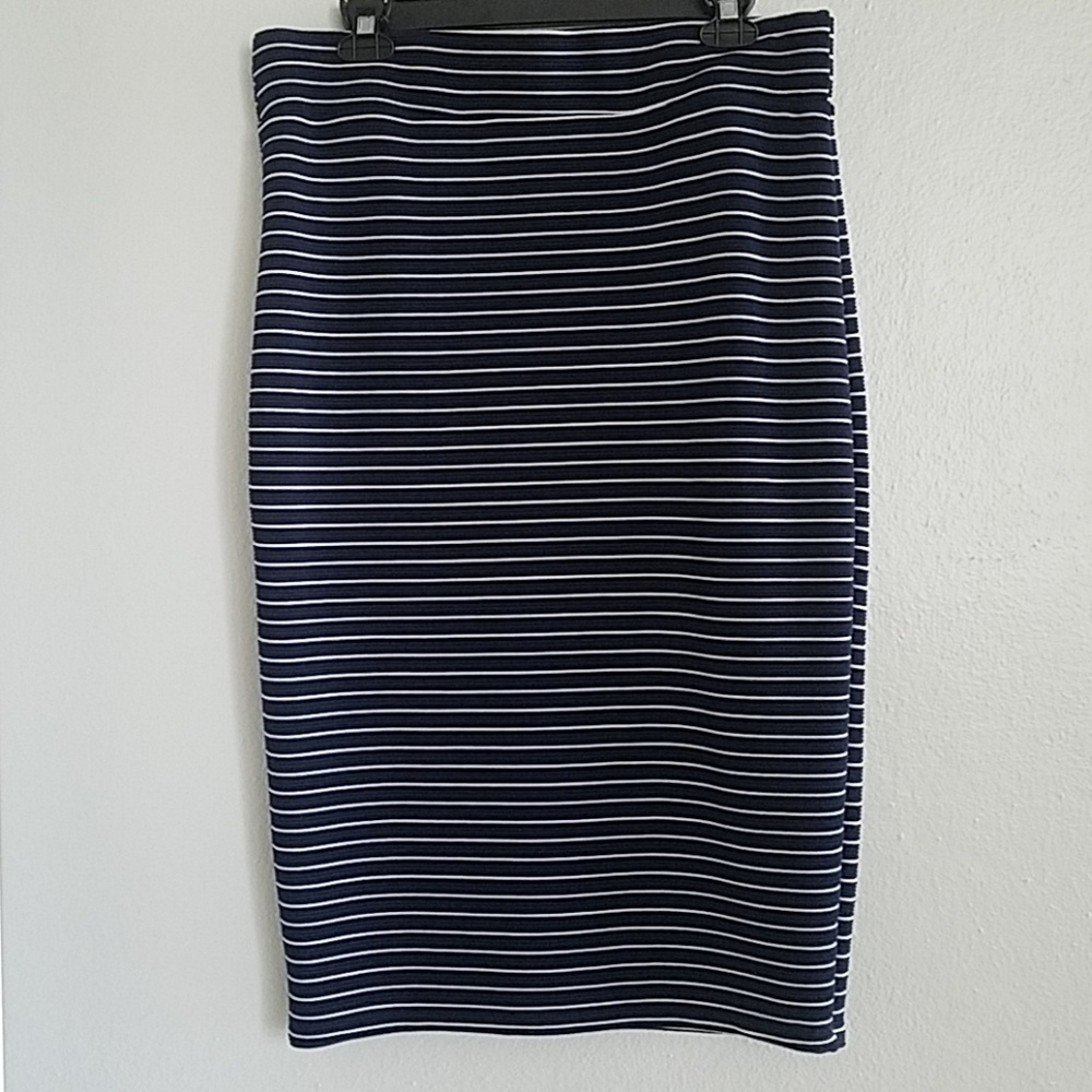 Fig and Blu pencil skirt.NEW.
